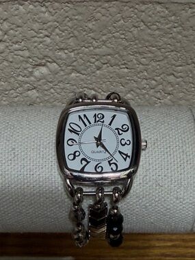 Quartz Women's Silver-Tone Bracelet Watch - Silver